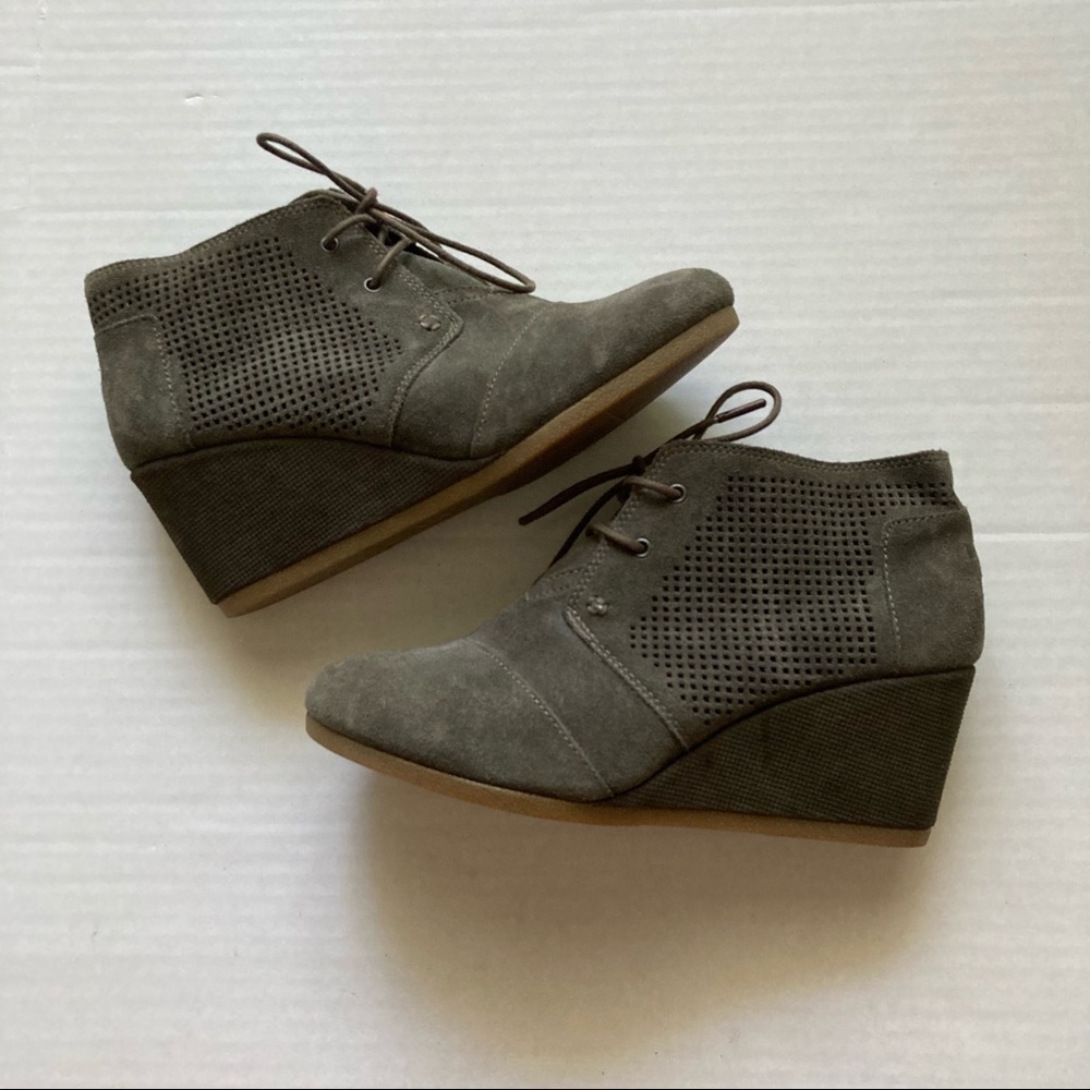 Toms Lace Up Wedge Booties Green 9.5